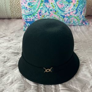 Black bucket hat
